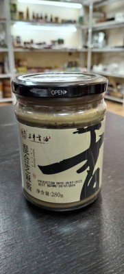 Паста кунжутная 280гр 顶好芝麻酱 Тахини (также известна как сезамовая паста или кунжутная паста) — распространённая в Китае, густая паста из молотого кунжутного семени, её добавляют как необходимый компонент ко многим блюдам, кроме того, она служит основой для многих соусов.
